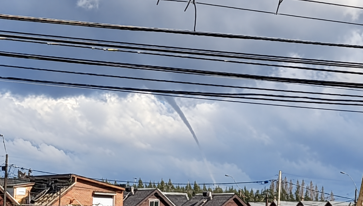 /los-lagos/los-lagos-aviso-por-posibles-tormentas-electricas-y-nubes-con