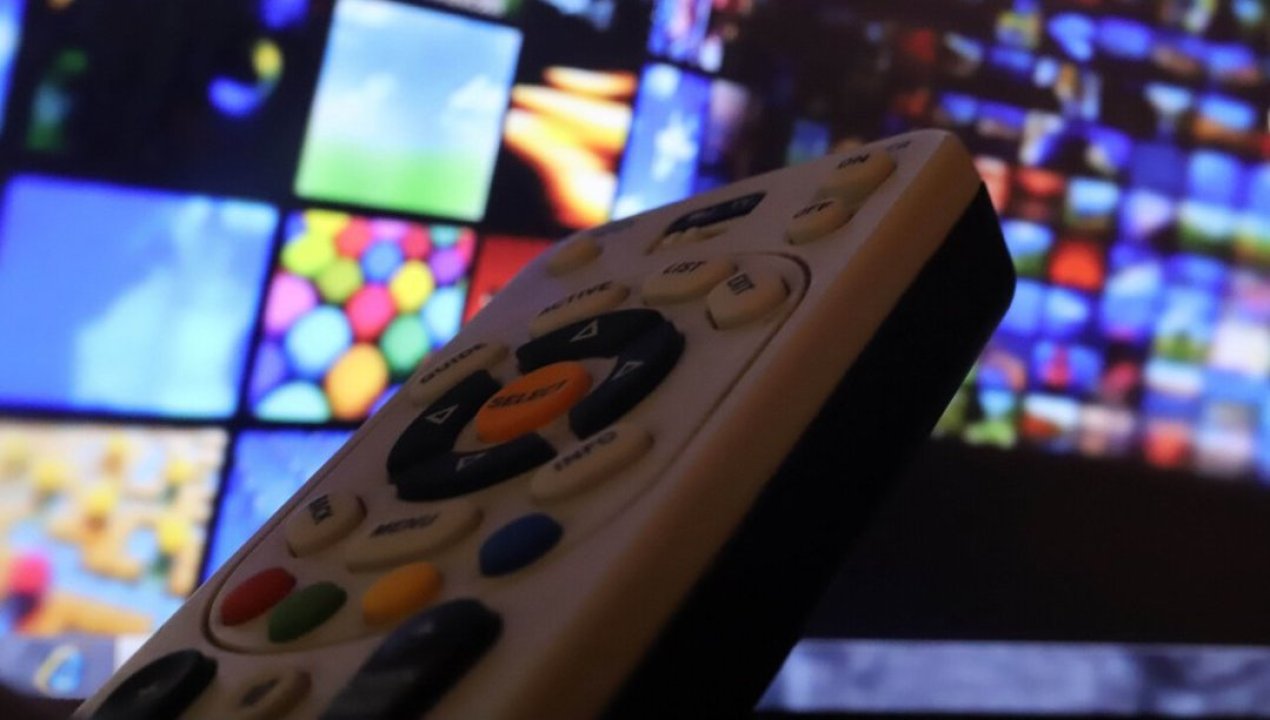 /actualidad/mega-arrasa-el-viernes-y-domingo-pero-chv-sorprende-el-sabado-en-el-rating