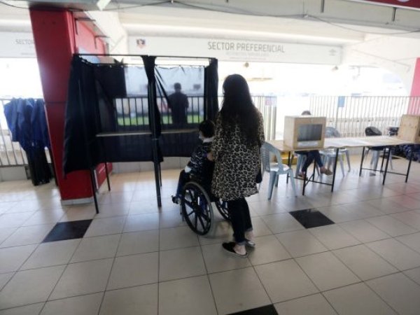 Voto asistido: qué puede hacer el acompañante y cómo funciona el proceso
