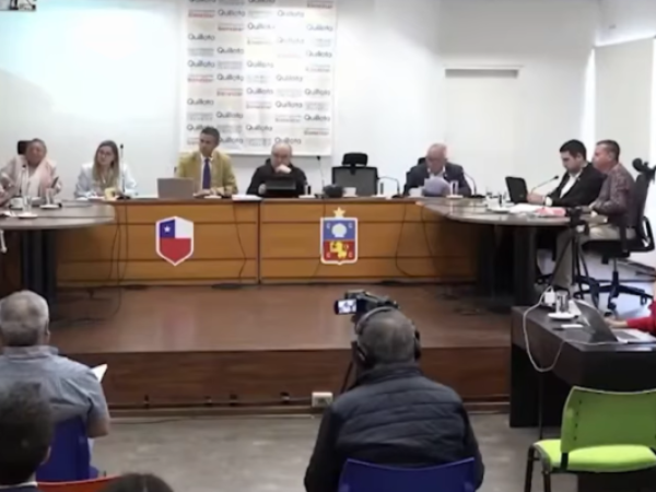 Concejo Municipal de Quillota adquiere celulares de alta gama tras triple homicidio