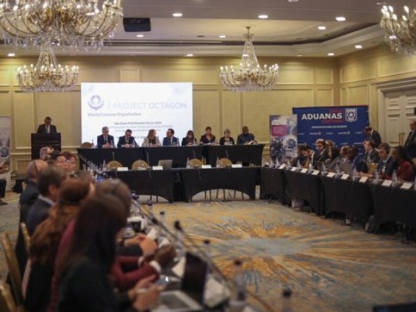 Chile y Ecuador firman convenio para facilitar importaciones y exportaciones