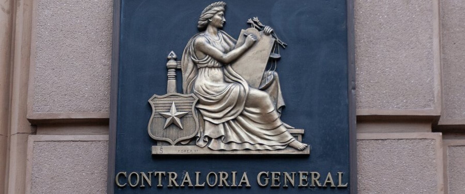Contraloría ordena devolver retención aplicada por deuda del CAE