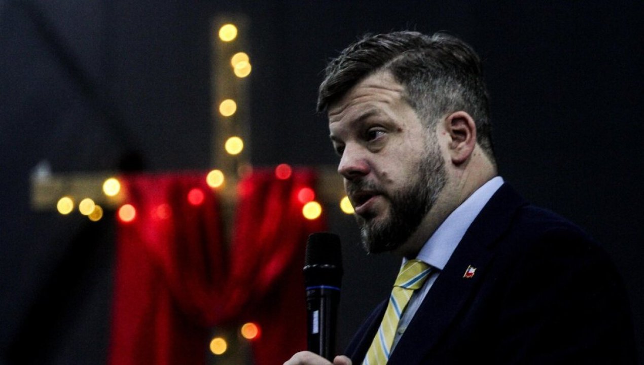 /magazine/kaiser-se-burla-de-boric-en-vivo-y-dice-que-su-actitud-es-una-enfermedad